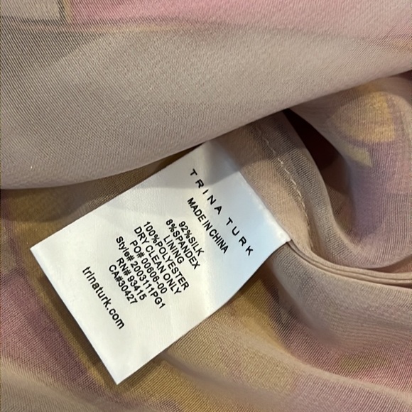 🌸 Trina Turk Abree Floral Printed Top Size Medium - Picture 8 of 10